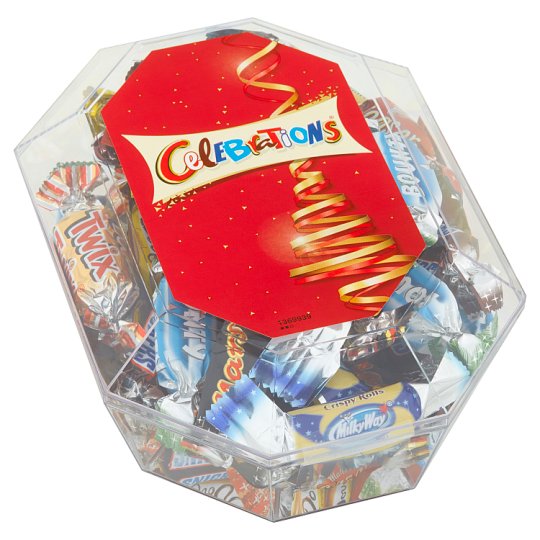 Celebrations Kolekce mléčných čokolád, sušenek a oplatek máčených v mléčné čokoládě 288g