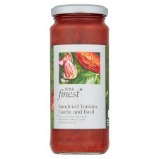 Tesco Finest Hotová rajčatová omáčka na těstoviny se sušenými rajčaty a bazalkou 340g