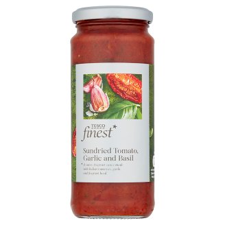 Tesco Finest Hotová rajčatová omáčka na těstoviny se sušenými rajčaty, česnekem a bazalkou 340g