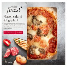 Tesco Finest pizza mozzarella sajttal, Napoli szalámival, padlizsánnal és Scamorza sajttal 500 g