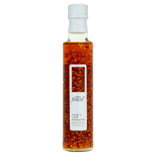 Tesco Finest olasz extra szűz olívaolaj fokhagymával és chili paprikával 250 ml