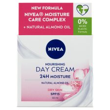 NIVEA Essentials Tápláló Nappali Arckrém Száraz/Érzékeny Bőrre SPF 15 50 ml