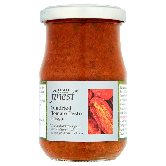 Tesco Finest pesto szósz extra szűz olívaolajjal, szárított paradicsommal, bazsalikommal 190 g