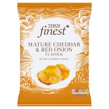 Tesco Finest érlelt cheddar sajt és lilahagyma ízű burgonyachips 150 g