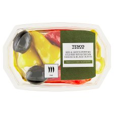 Tesco csípős, krémsajttal töltött marinált zöld és piros paprika és magozott fekete olívabogyó 150 g