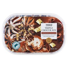 Tesco fehér-, tej- és étcsokoládés jégkrém csokoládéízű öntettel és csokoládédarabokkal 900 ml