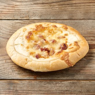 Baconos tejfölös pizza