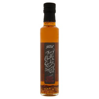 Tesco Finest Włoska oliwa z oliwek z czosnkiem i płatkami chili 250 ml