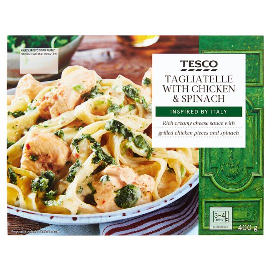 Tesco Makaron wstążki z sosem serowym kawałkami pieczonego kurczaka i pieczonym szpinakiem 400 g