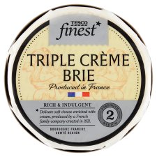 Tesco Finest Brie mäkký zrejúci plnotučný syr s plesňou na povrchu 125 g