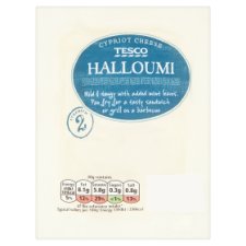 Tesco Halloumi polotvrdý syr vyrobený z kravského kozieho a ovčieho mlieka 250 g