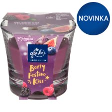 Glade Berry Festive Kiss parfumovaná sviečka 112 g