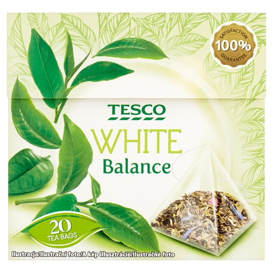 Tesco Zmes zeleného a bieleho čaju s lupienkami ruže a nevädze aromatizovaný porciovaný 20 x 1,7 g